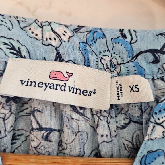 VINEYARD Vines Frangipani Floral Beachy Popover Blue and White Top, Size XS - Picture 6 of 9